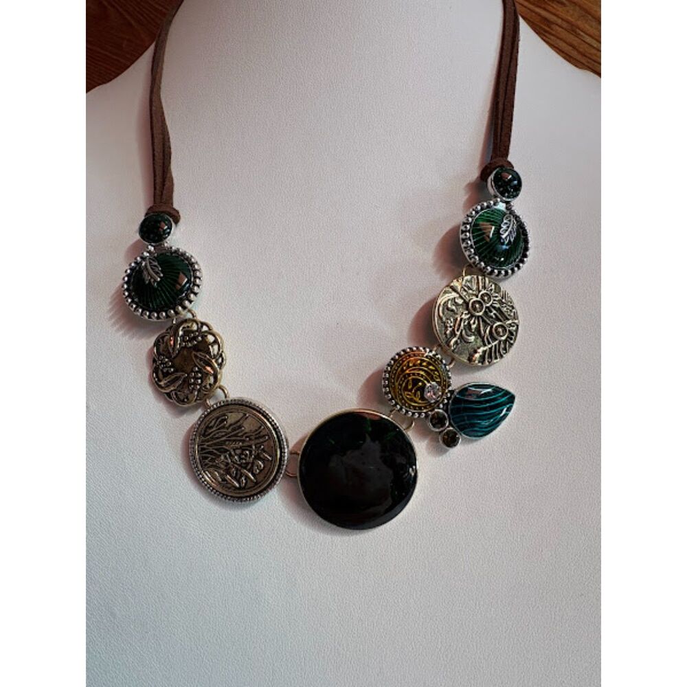 Bohemian Floral Drip Oil Necklace NWT